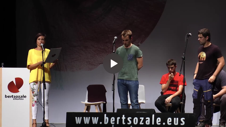 BIDEOA: Bertsolari Txapelketako Zumaiako saioa