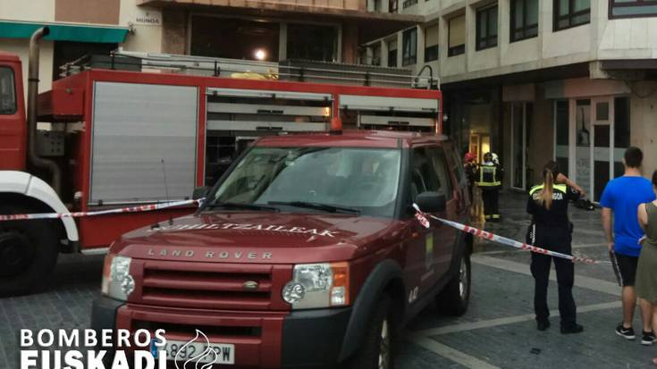 Suhiltzaileek sute bat itzali zuten atzo Bixkonde kalean