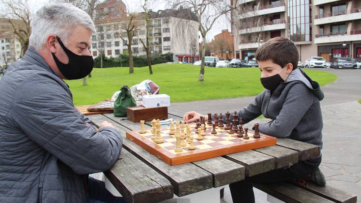 Asteburuetan, xakea aire zabalean