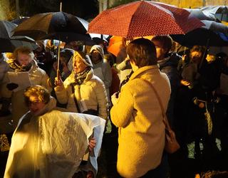 Euriari aurpegi alaia jarri dio Schola Cantorumek, Narroseko jaiotzan