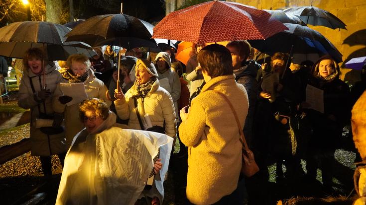 Euriari aurpegi alaia jarri dio Schola Cantorumek, Narroseko jaiotzan