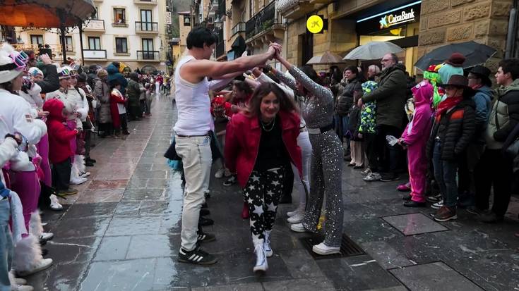 Inoizko konpartsarik jendetsuena hartu du herriak