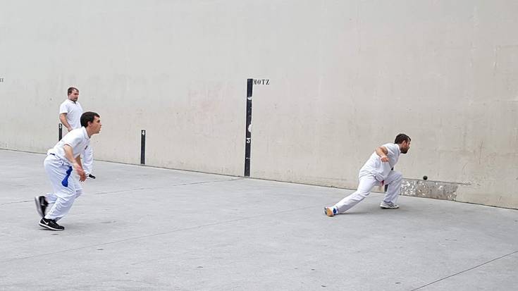 Esku pilota txapelketako finalaurrekoak jokatuko dira gaur