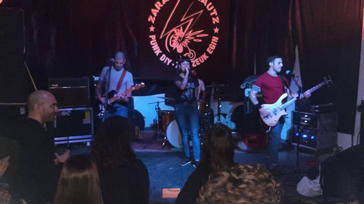 Hiru kontzertu izango dira bihar Hiruputzu gaztetxean