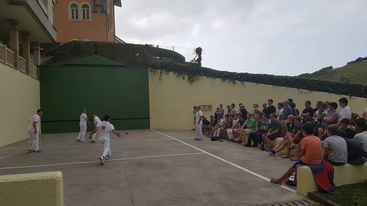 Asteazkenean hasiko da Itzurungo XIII. pilota txapelketa
