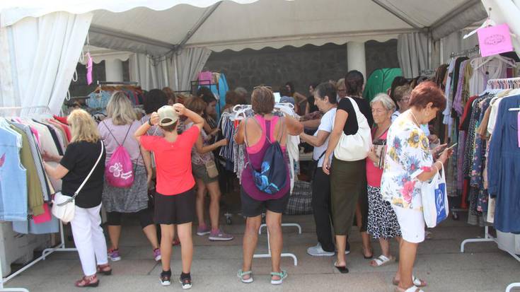 Jendea hasi da Stock Azokako pagotxak baliatzen