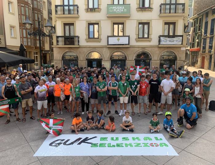 Argazki jendetsu isila, euskal selekzioa ozen aldarrikatzeko