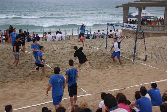 Etzi abiatuko dute Txaparrotan Zarautzen, gaztetxoen txapelketarekin