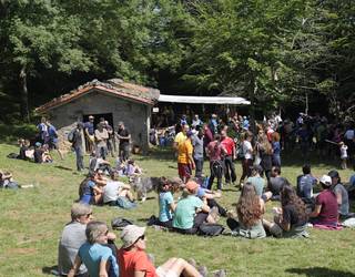 Ehunka lagun igo dira Pagoetara, natura parkearen eguna ospatzera