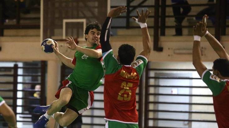 Hainbat zarauztar Euskadiko eskubaloi selekzioarekin, Marokoren aurka jokatzeko