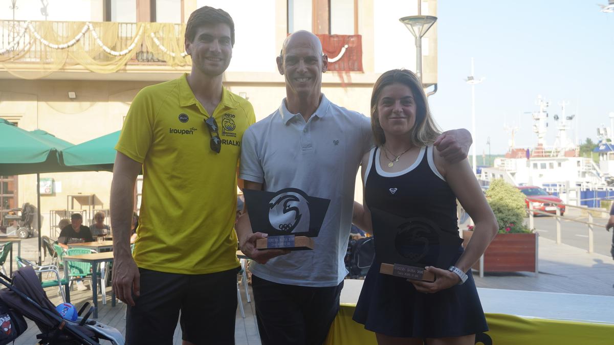 Gonzalez-Etxabarriren eta Oriberen lorpenak aitortu dituzte, Garagardo Azokaren irekieran