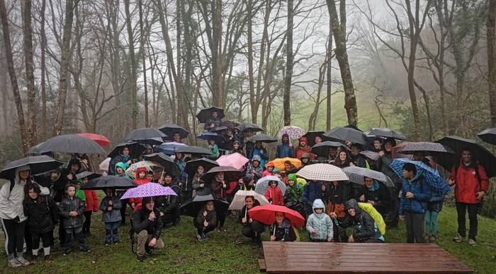 Gurutxurtukoak Aitzondo-Irustako ur-jauzia bisitatu dute