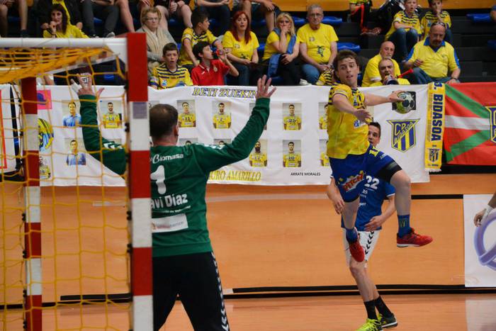 Kauldi Odriozolak 2023 arteko kontratua sinatu du Bidasoarekin