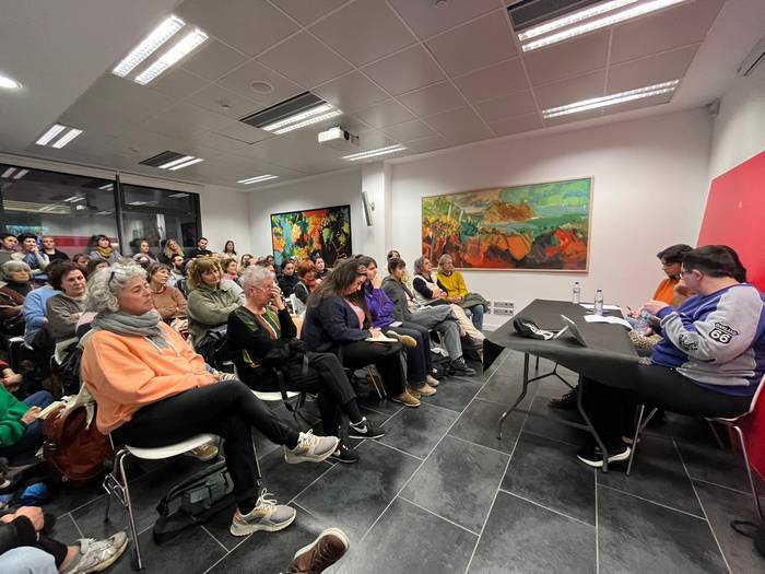 Transfeminismoa eta euskara izan dituzte hizpide Etxezabalan