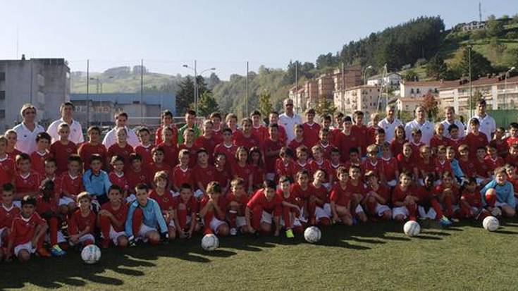 200 jokalari baino gehiagok parte hartuko dute igandean Futbol Eskolako jardunaldian