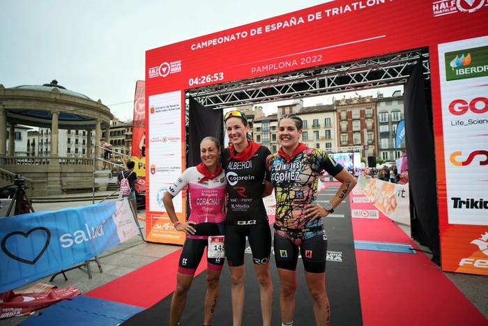 Helene Alberdik irabazi du distantzia erdiko Iruñeko triatloia