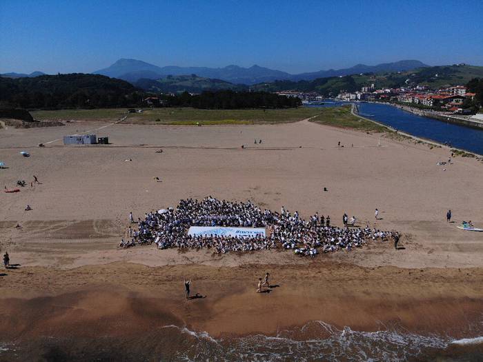 Marea Urdinaren bideokliperako irudiak grabatu dituzte gaur Santiagon