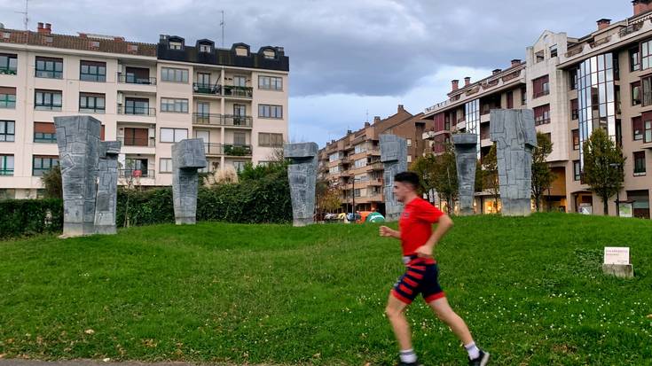 Iñaki Olazabal omentzeko bildu da euskal eskultore talde bat