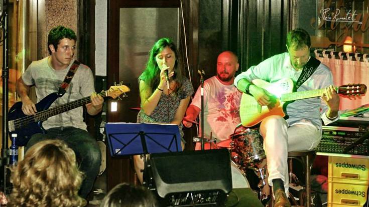 Itzurun Acoustic Connection taldearen kontzertua, bihar, Itzurun tabernan