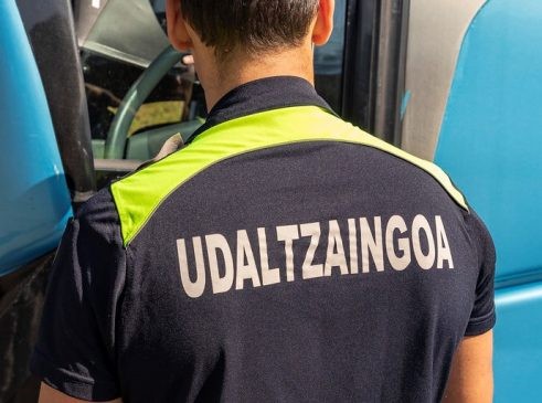 Udaltzaingoaren jarrera hertsia eta harroa