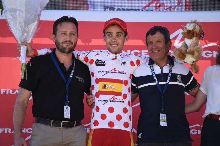 Jon Agirre txirrindulari arroarrak mendiko saria jaso du Tour de l'Avenir-en