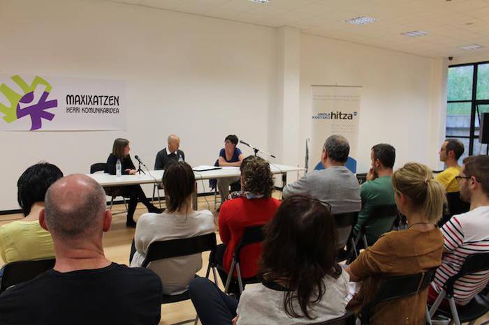 Herriaren premiak aztertu eta proiektuak proposatu dituzte Azkoitiko mahai inguruan