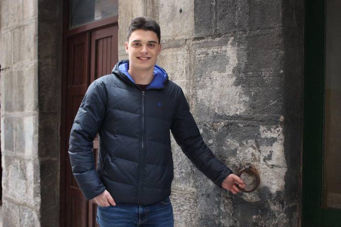 Mikel Olarte: "Gustatu egiten zait korrika egitea, zezenaren aurrean ibiltzea"