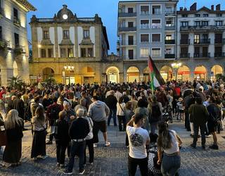 Eskualdeko plazetara heldu da Gazako genozidioa salatu eta Palestinari elkartasuna adierazteko aldarria