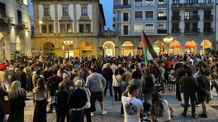 Eskualdeko plazetara heldu da Gazako genozidioa salatu eta Palestinari elkartasuna adierazteko aldarria