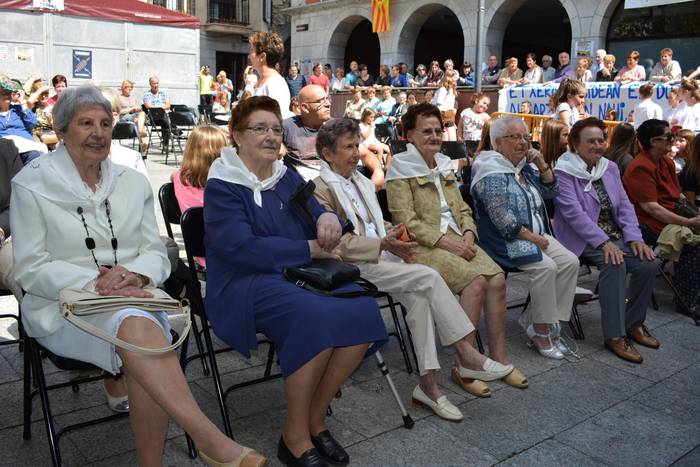 Miren Kortadi eta Jesus Irureta omendu dituzte, Zestoako gizon-emakume edadetuenak