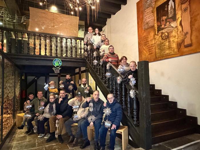 Goienetxekoak, Gabonetan herria apaintzeko prest