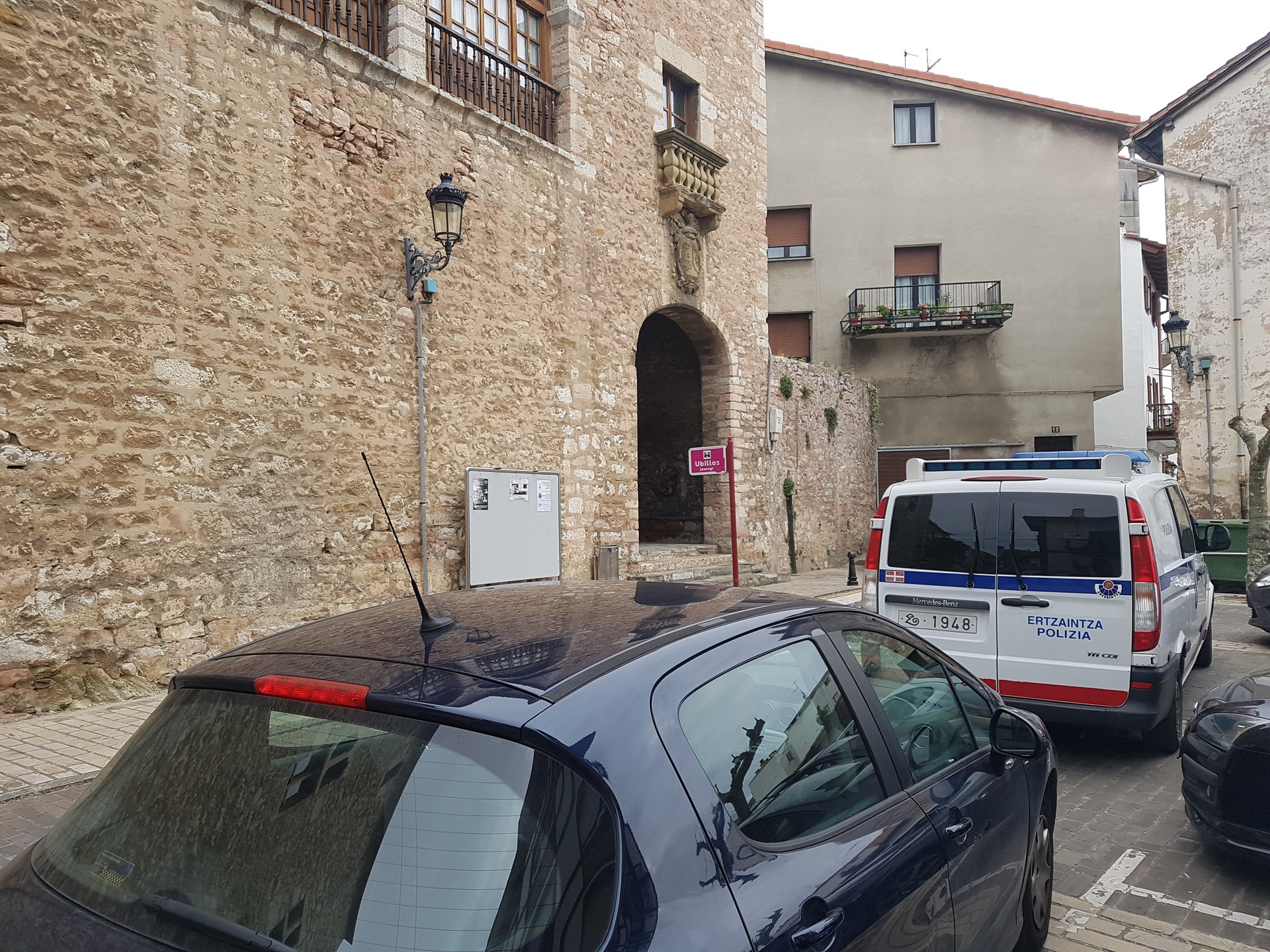 Lapurrak sartu dira Ubillos jauregian