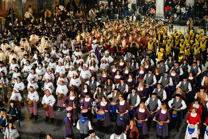 Sanandresetako helduen danborrada zuzenean eskainiko du Gukak