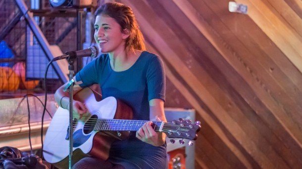 Izaroren kontzerturako sarrerak zozkatuko ditu Maxixatzenek