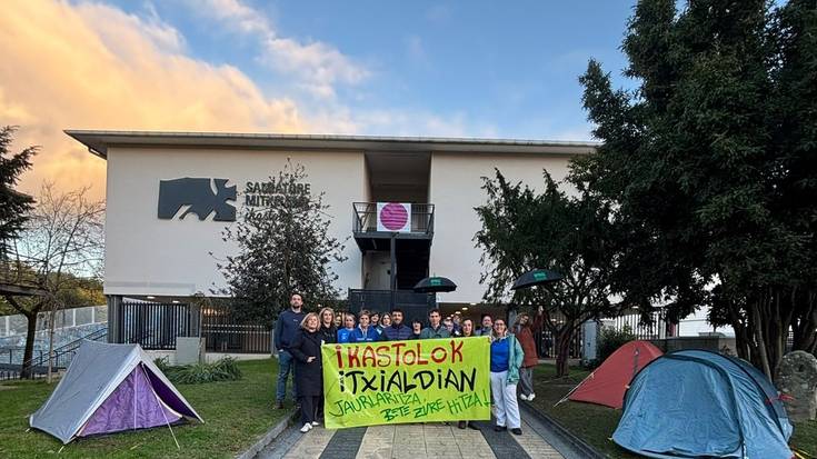 "Jaurlaritza bete zure hitza"