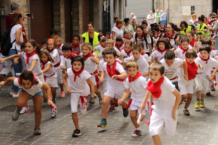 San Fermin txiki ospatu dute gaur Zestoako udalekuetako haurrek