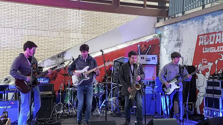 Rock (eta funk) eztanda Torreberrin