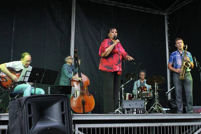 Deborah Carter Quintet taldeak kontzertua eskaini zuen igandean, Orion