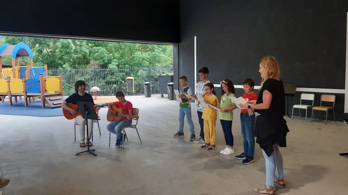 Oikian ere musikaz blai