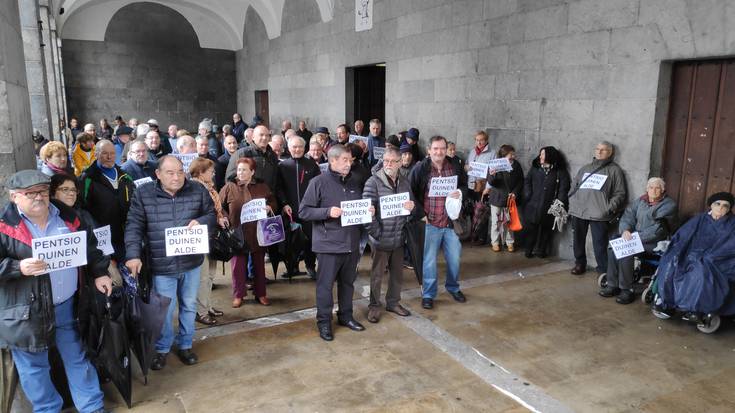 Pentsiodunak "pentsio duinak" eskatzeko batu dira Kontzejupean