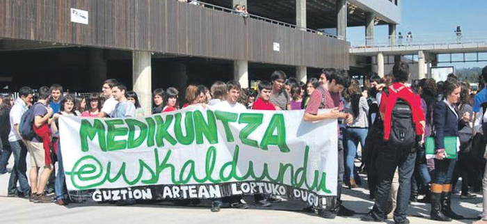 "Pozik gaude lortu dugulako epaimahaia elebiduna izatea"