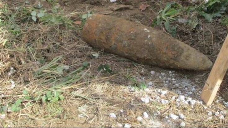 Bi obus leherrarazi ditu Ertzaintzak arratsaldean Zumaiena ondoan