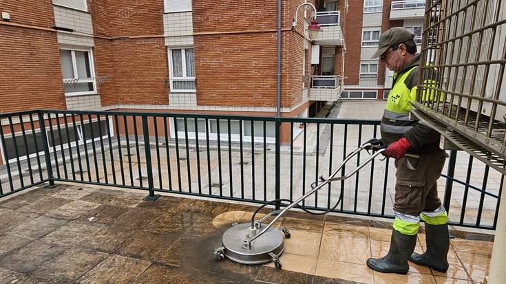 Ixpilla plazan berrabiarazi dute Auzoz Auzo ekimena