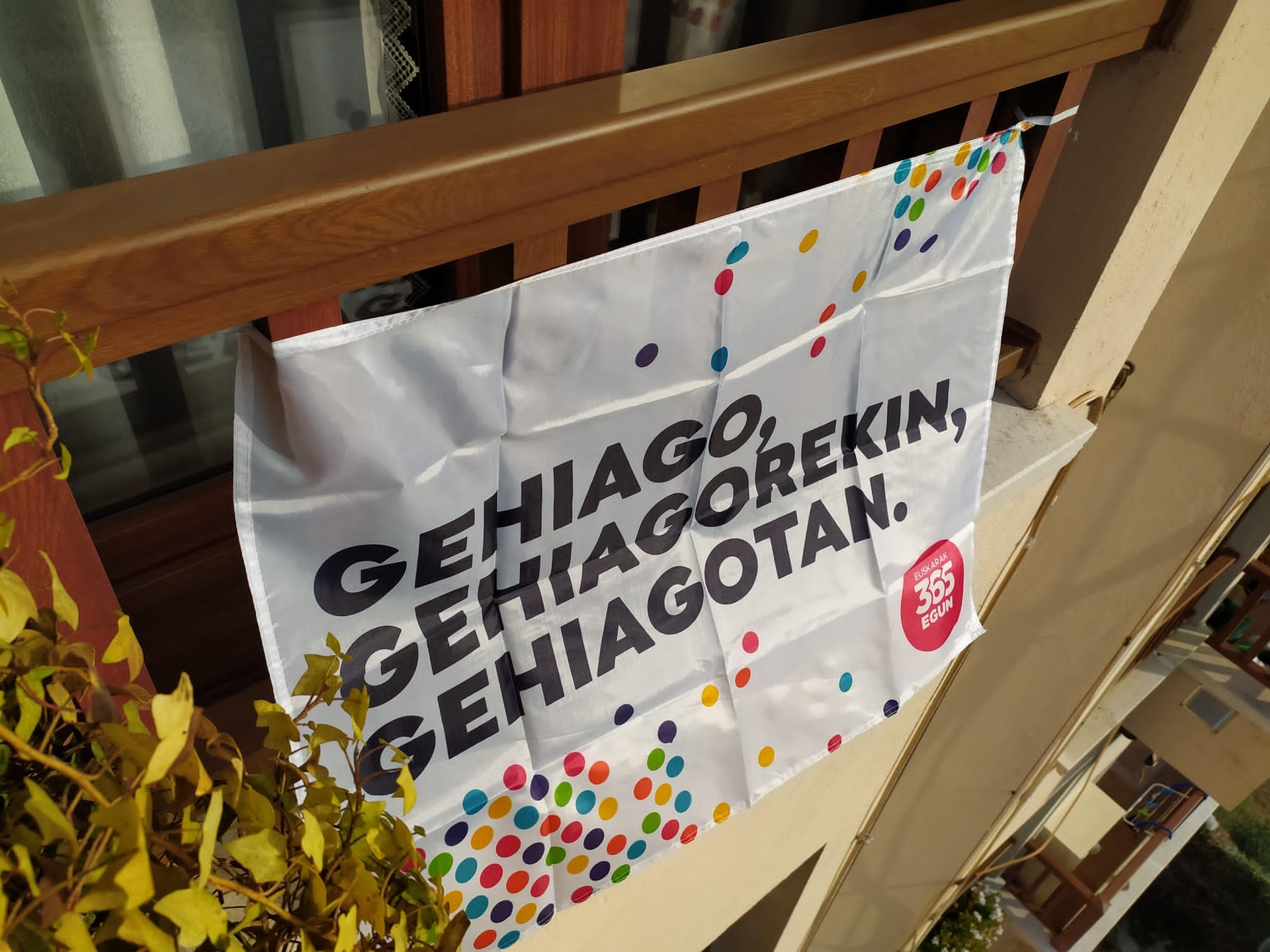Azpeitiko Udal Euskaltegian ere eskura daitezke Euskaraldiaren banderatxoak
