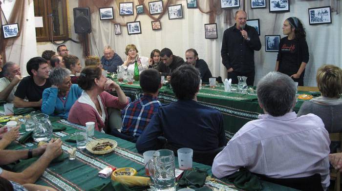 Goiko Kaleko festetan jendea gustura ibili da asteburuan