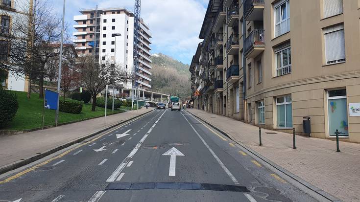 Gaur gauean hasiko dira Bizkaia kaleko asfaltatze lanekin