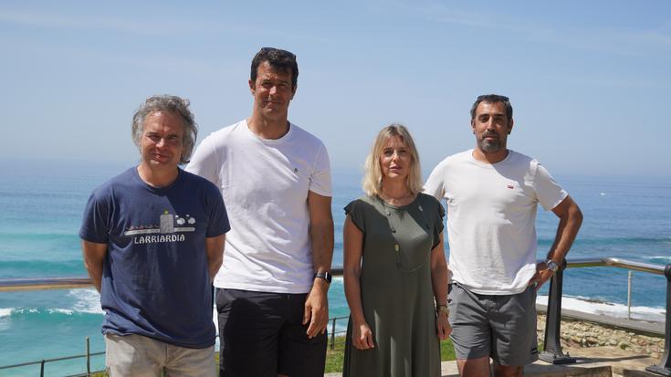 Behar bereziak dituzten haurrentzako surf ikastaroak eta festa antolatu dituzte aurten ere