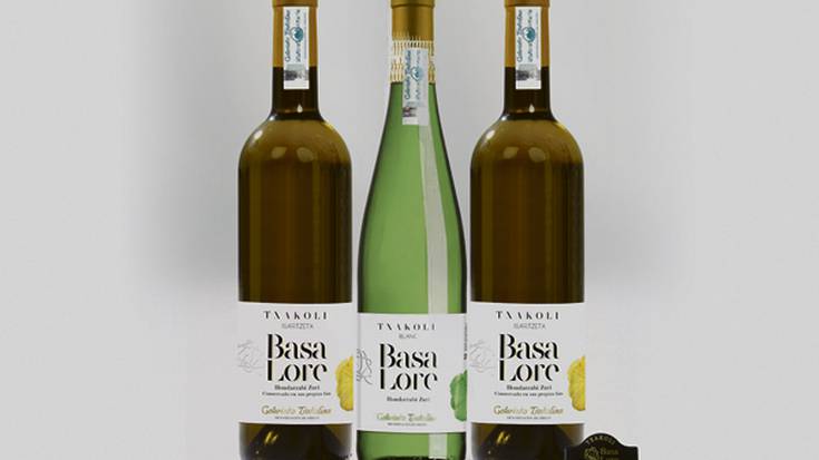 Zozketa: Txakolin botila sorta eskuratu nahi?