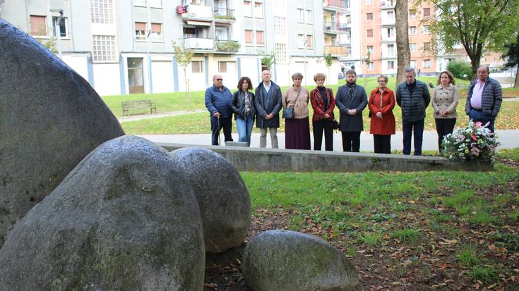 Oroimenaren Egunean herriko biktima denak gogoan izan ditu udalak