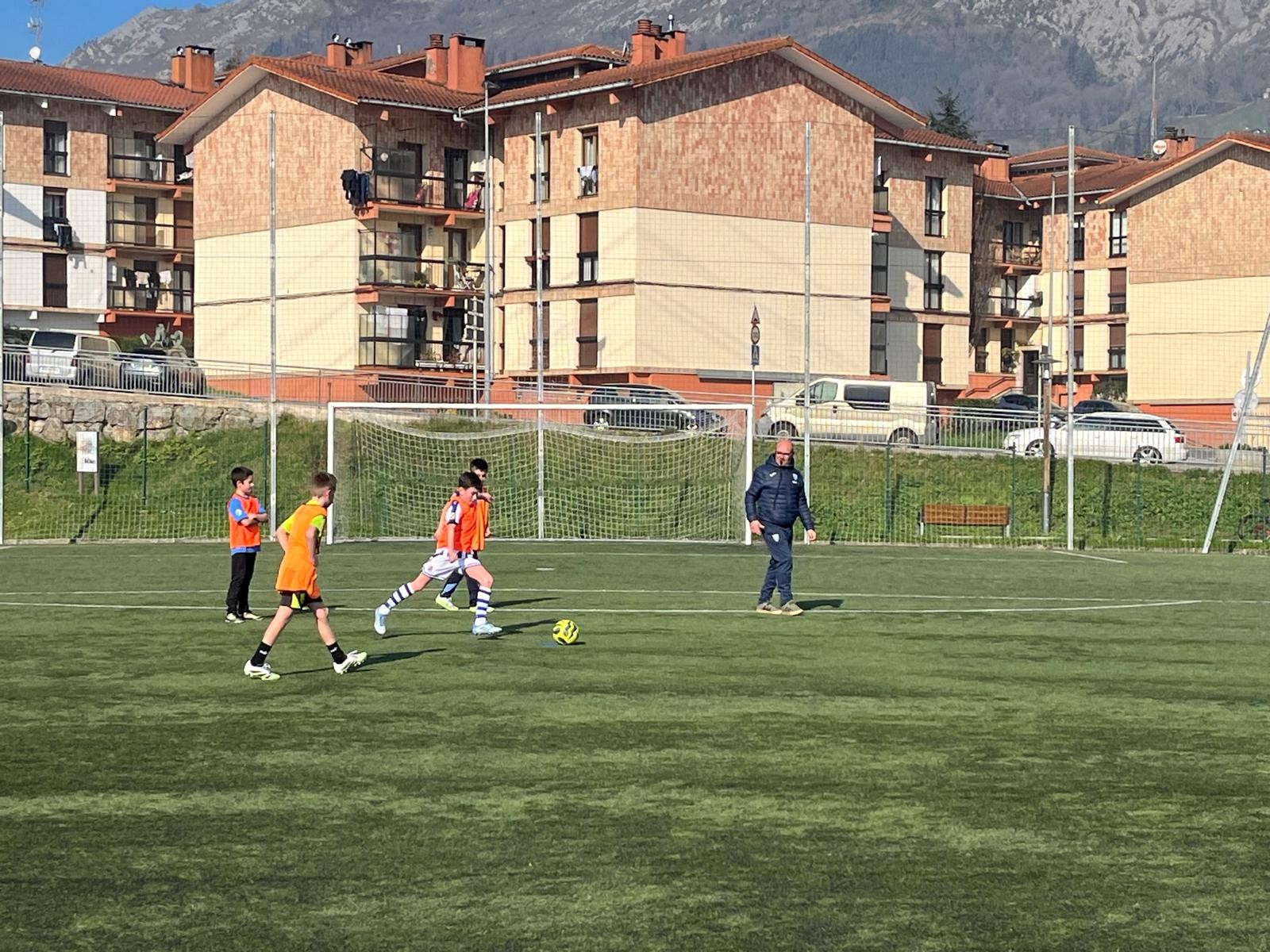 Pilota eta futbola izango dituzte biharko multikirol jardunaldian